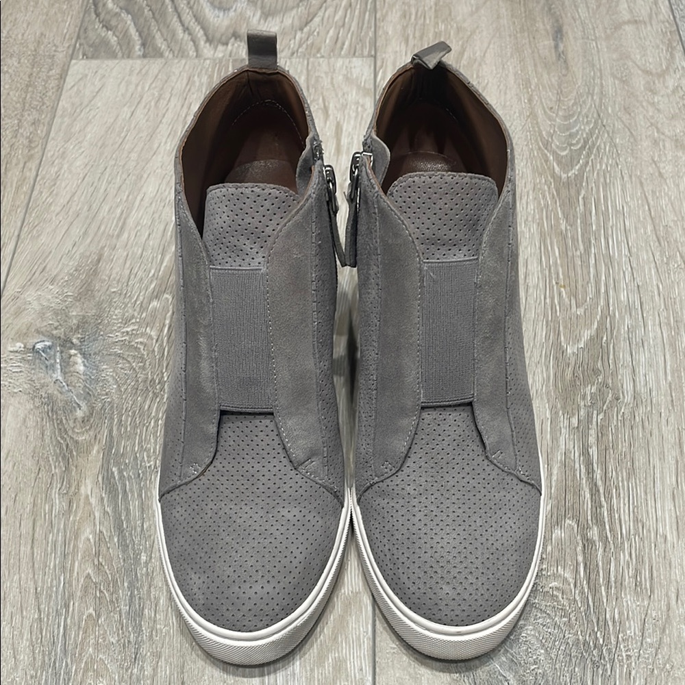 Women's Gray high healed boots